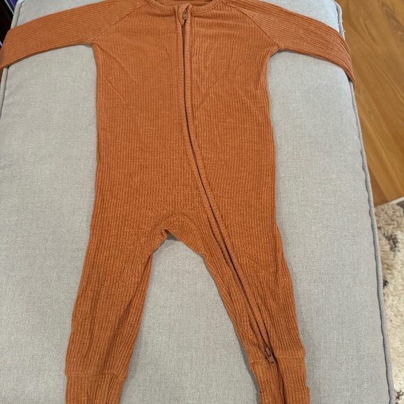 HTF Rust Ribbed Little Sleepies Zippy 3-6mo - Picture 1 of 2